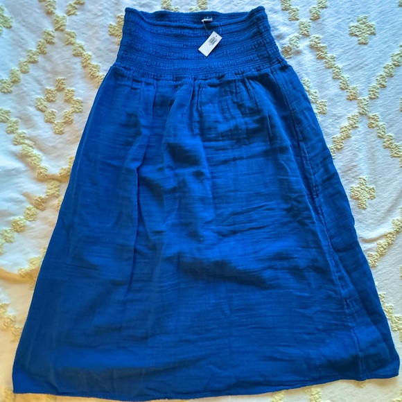Old Navy Dresses & Skirts - NWT Blue crinkle long skirt. Medium. Old Navy.